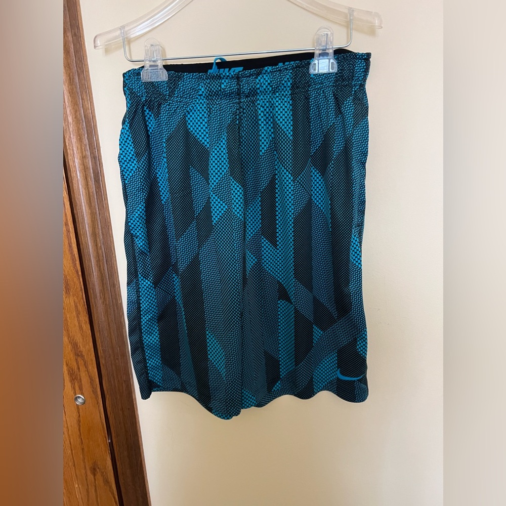 Men’s Medium Nike Dri-Fit Athletic Shorts